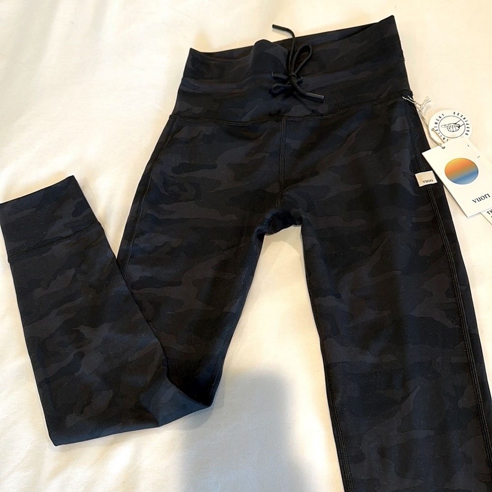 NWT Vuori Daily Legging, Black Camo, Size Small